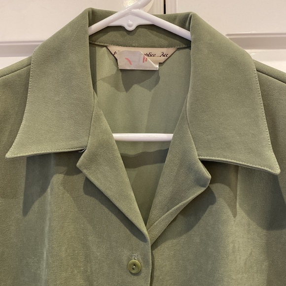 Green Short Sleeve Button Top - Picture 5 of 9